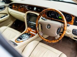 Bild 5/8 von Jaguar XJ 8 4.2 (2006)