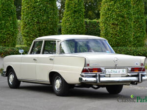 Image 3/50 of Mercedes-Benz 200 (1965)