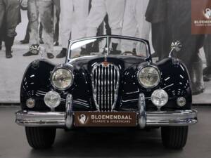 Image 2/43 of Jaguar XK 140 DHC (1957)