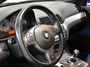 Image 24/45 of BMW M3 (2002)