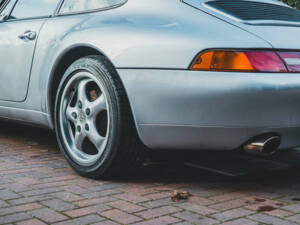 Image 21/50 of Porsche 911 Carrera (1994)