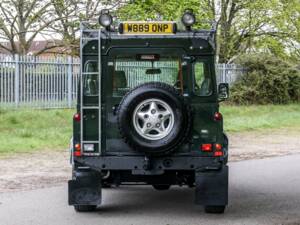 Image 7/16 of Land Rover Defender 90 &quot;50th Anniversary&quot; (2000)