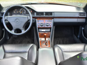 Image 13/50 de Mercedes-Benz E 200 (1995)