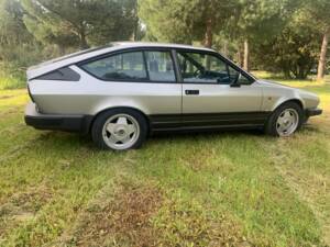 Bild 5/8 von Alfa Romeo GTV 2.0 (1984)
