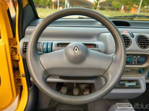 Bild 38/49 von Renault Twingo 1.2 (1996)