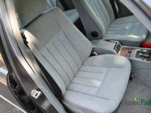 Bild 23/44 von Mercedes-Benz E 280 T (1994)