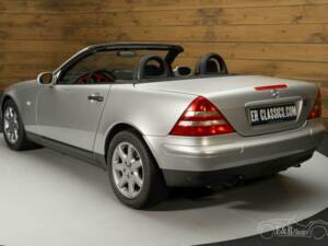 Immagine 7/19 di Mercedes-Benz SLK 230 Kompressor (1999)