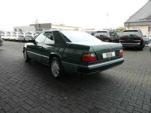 Bild 6/28 von Mercedes-Benz E 320 (1993)