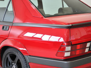 Image 22/39 de Alfa Romeo 75 2.0 Twin Spark (1990)