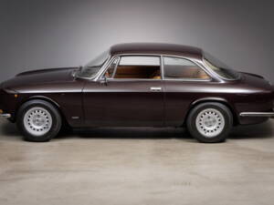 Bild 5/35 von Alfa Romeo Giulia 1300 GT Junior (1973)