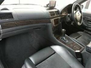 Image 8/10 of BMW 740i (2001)