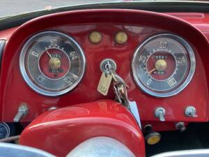 Image 14/22 of FIAT 1200 Spyder (1957)