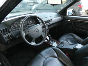 Bild 9/24 von Mercedes-Benz SL 280 (1995)