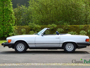 Image 2/50 of Mercedes-Benz 380 SL (1983)