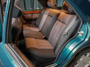 Bild 26/40 von Mercedes-Benz E 220 (1995)