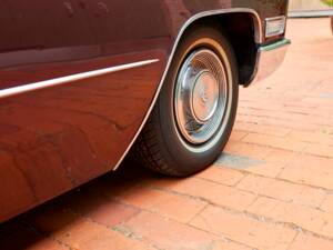 Bild 71/200 von Cadillac Coupe DeVille (1968)