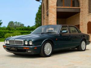 Afbeelding 1/50 van Jaguar XJ6 3.2 (1995)