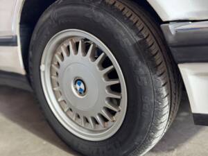 Image 11/37 of BMW 735i (1991)