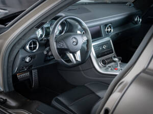 Image 8/33 of Mercedes-Benz SLS AMG (2010)