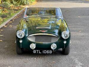 Imagen 9/50 de Austin-Healey 3000 Mk II (BJ7) (1964)