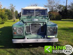 Image 2/10 of Land Rover 88 (1975)