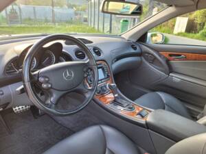 Bild 52/97 von Mercedes-Benz SL 500 (2004)