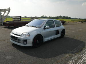 Image 4/27 of Renault Clio II V6 (2001)