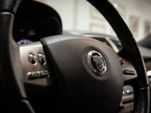 Image 24/45 of Jaguar XKR (2010)