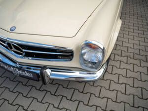 Image 34/97 of Mercedes-Benz 280 SL (1969)