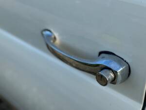 Image 59/132 of Mercedes-Benz 220 SE b (1963)