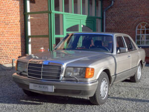 Image 2/9 of Mercedes-Benz 500 SE (1986)