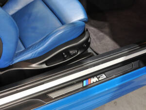 Image 42/45 of BMW M3 (2002)