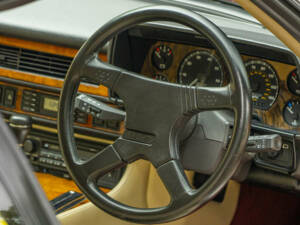 Image 27/50 of Jaguar XJS 6.0 (1993)