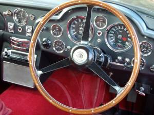 Image 23/36 of Aston Martin DB 6 Vantage (1968)
