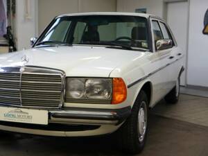 Image 7/33 de Mercedes-Benz 300 D (1984)