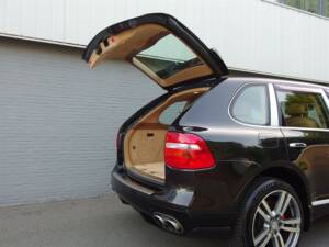 Image 70/93 of Porsche Cayenne Turbo (2007)