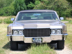 Image 2/7 of Cadillac DeVille Convertible (1969)