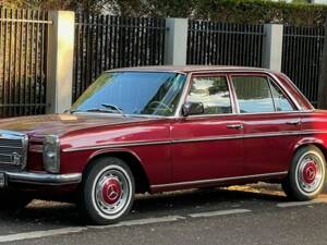 Image 1/21 de Mercedes-Benz 220 D (1974)