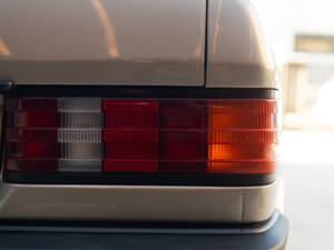 Image 13/33 de Mercedes-Benz 190 E (1989)