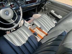 Image 56/59 of Mercedes-Benz 280 SL (1971)