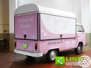 Image 10/10 of Volkswagen T2a panel van (1975)