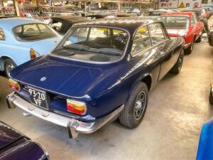 Image 31/39 of Alfa Romeo Giulia 1600 GT Junior (1973)