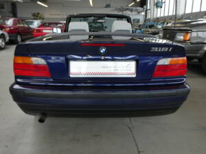 Image 24/36 of BMW 318i (1997)