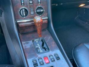 Image 18/19 of Mercedes-Benz 500 SL (1987)