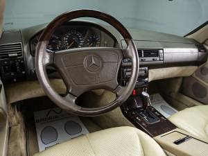 Afbeelding 23/38 van Mercedes-Benz SL 320 (1997)
