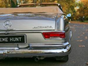 Immagine 14/50 di Mercedes-Benz 220 SE b (1966)