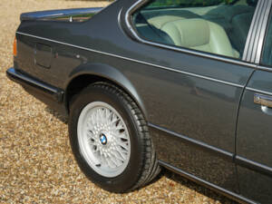 Image 22/50 de BMW M 635 CSi (1988)