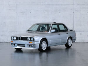 Immagine 1/22 di BMW 325i (1988)