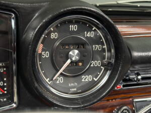 Bild 27/43 von Mercedes-Benz 250 SE (1967)