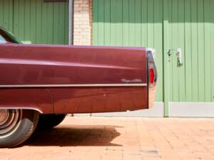 Bild 44/200 von Cadillac Coupe DeVille (1968)